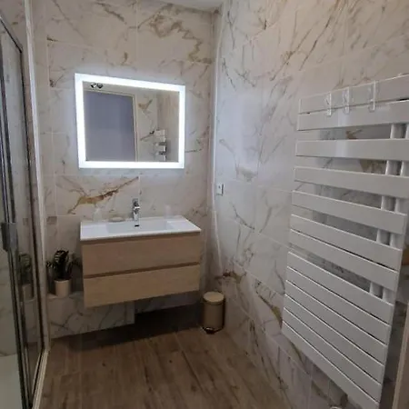 Spacieux, Lumineux, Chic ,60m2 Au Coeur Du 6eme -quartier Foch- Avec Grand Balcon リヨン