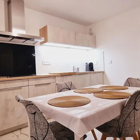 アパート Spacieux, Lumineux, Chic ,60m2 Au Coeur Du 6eme -quartier Foch- Avec Grand Balcon リヨン